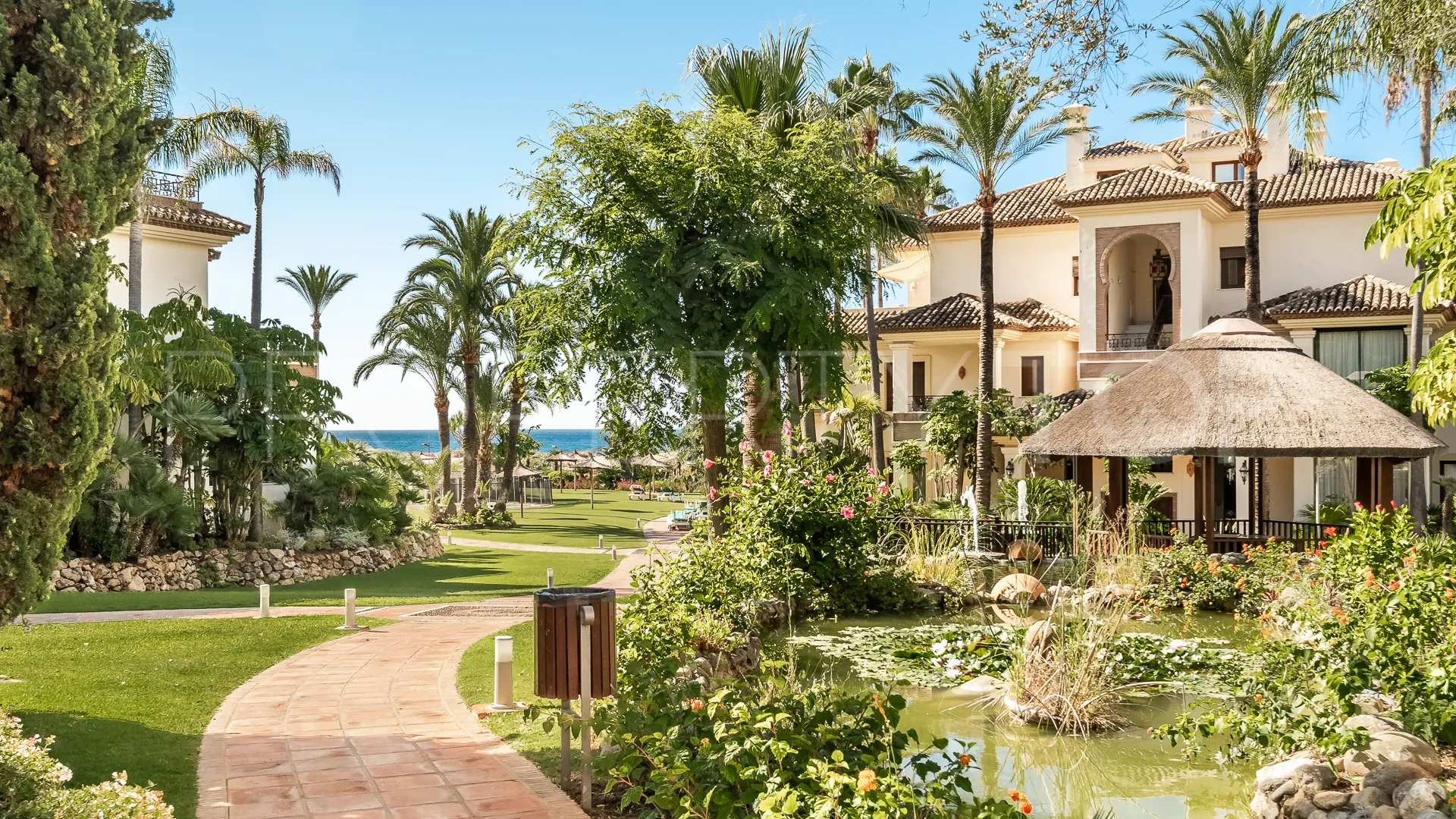 Buy 2 bedrooms apartment in Los Monteros