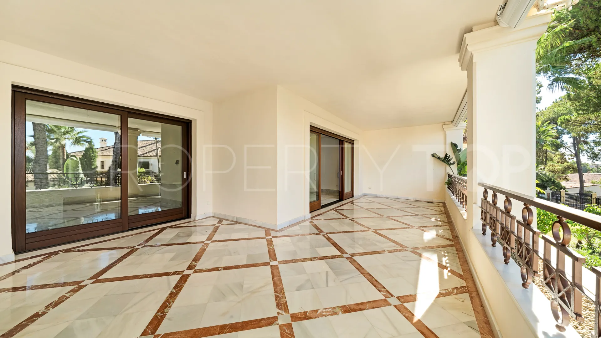 Buy 2 bedrooms apartment in Los Monteros