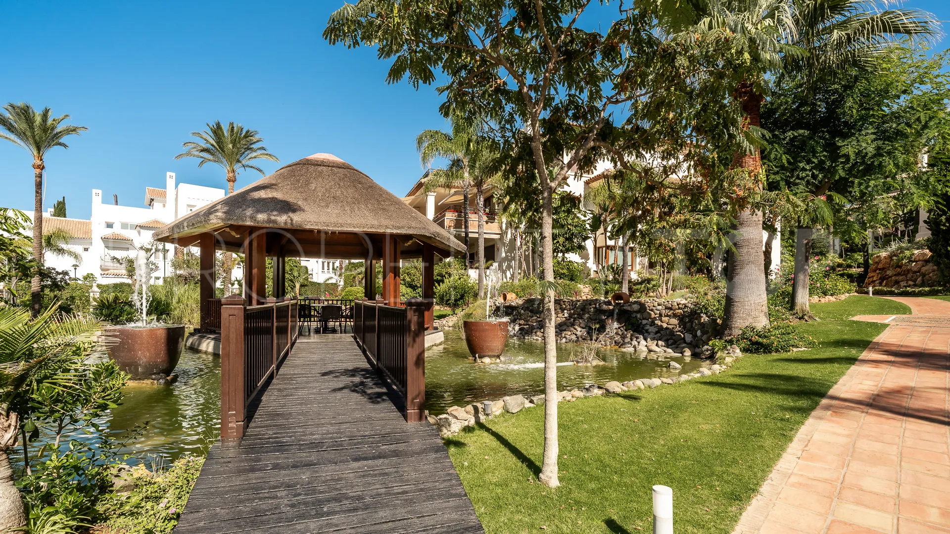 Buy 2 bedrooms apartment in Los Monteros
