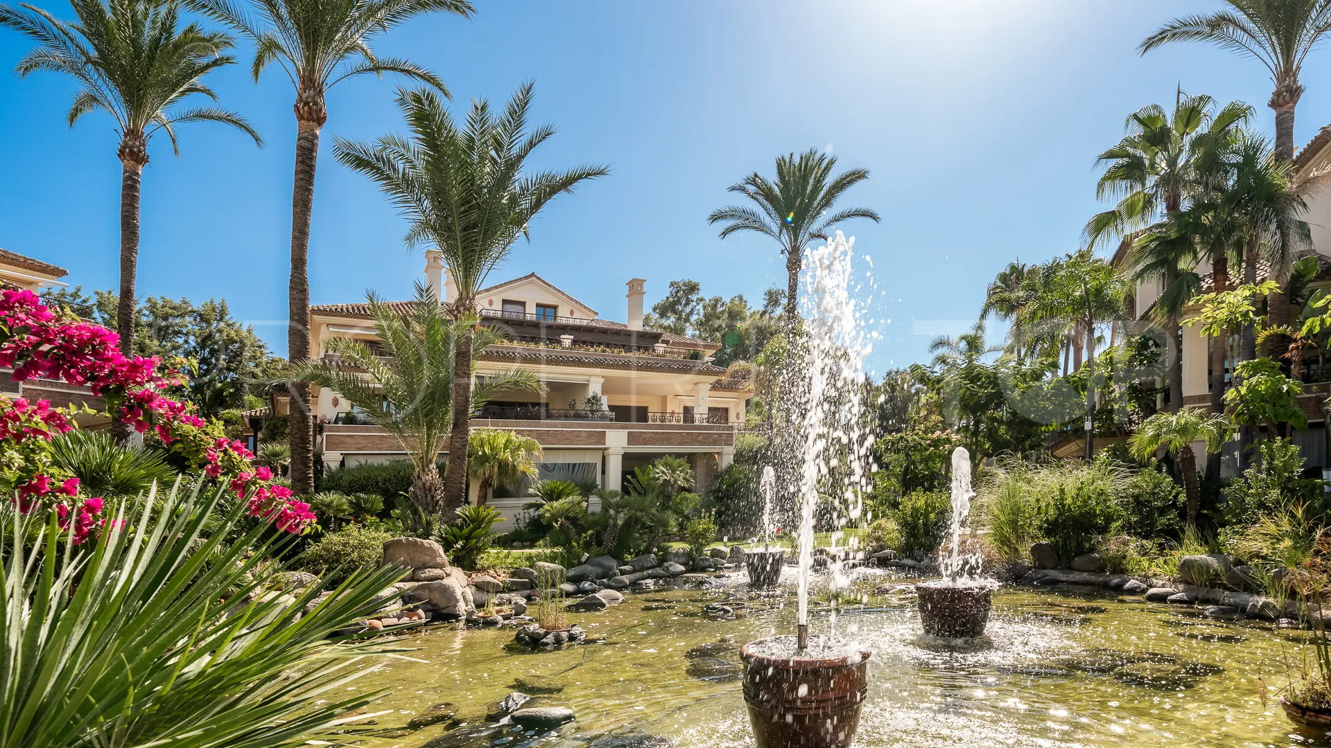 Buy 2 bedrooms apartment in Los Monteros