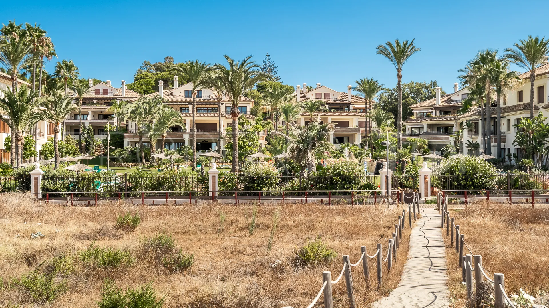 Buy 2 bedrooms apartment in Los Monteros