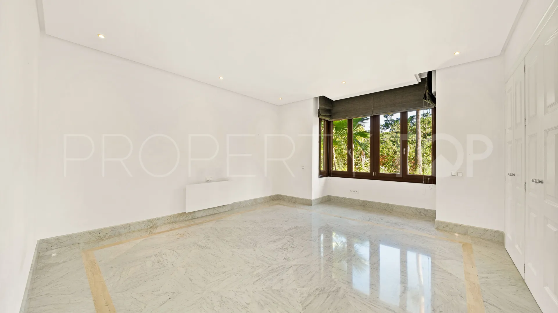 Buy 2 bedrooms apartment in Los Monteros