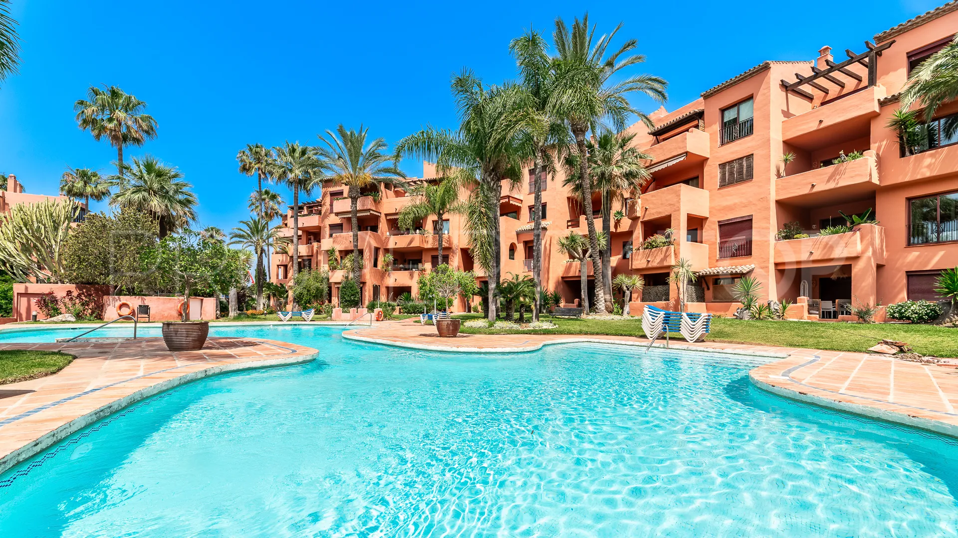 Penthouse for sale in Marbella East with 2 bedrooms