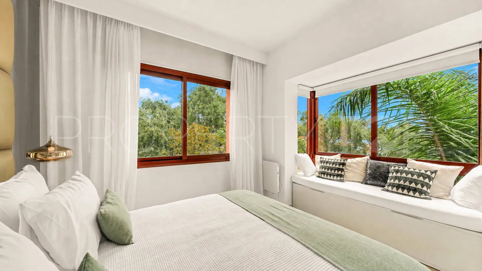 Penthouse for sale in Marbella East with 2 bedrooms