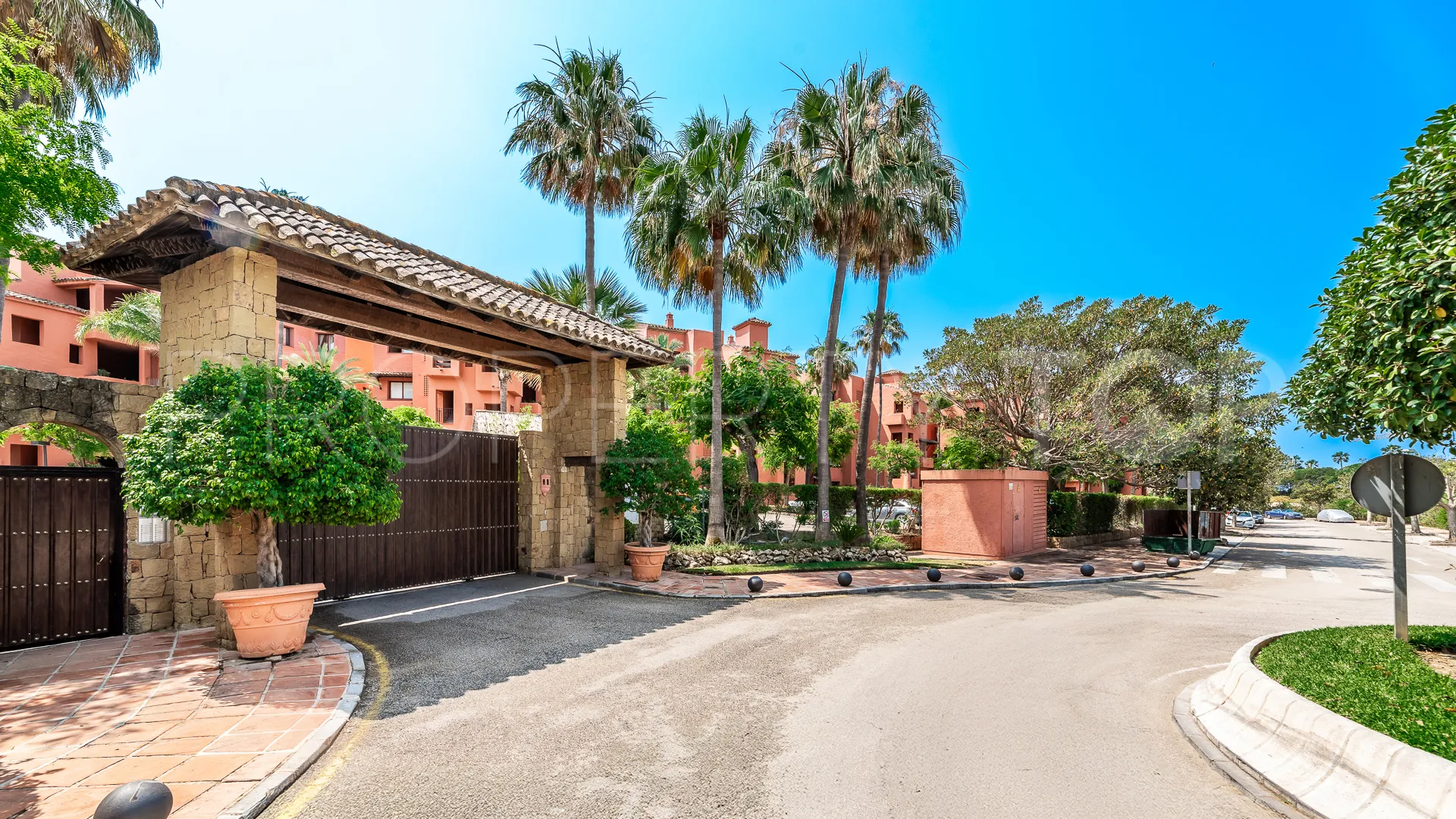 Penthouse for sale in Marbella East with 2 bedrooms