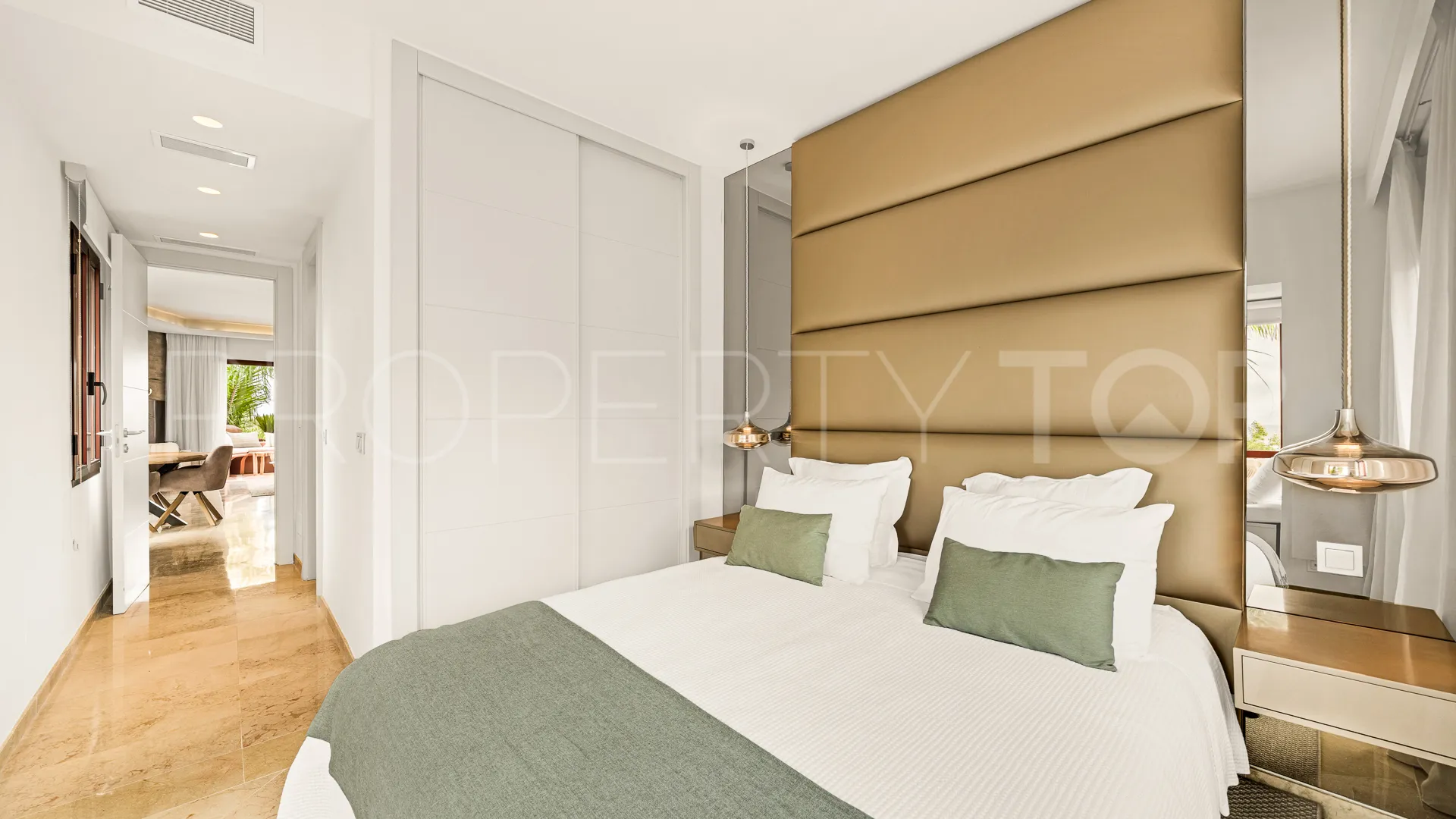 Penthouse for sale in Marbella East with 2 bedrooms
