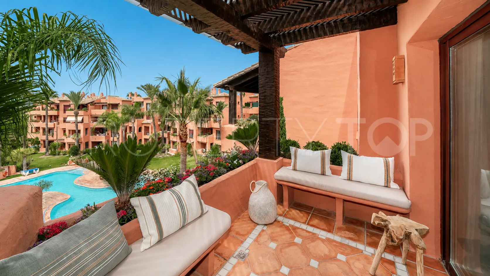 Penthouse for sale in Marbella East with 2 bedrooms