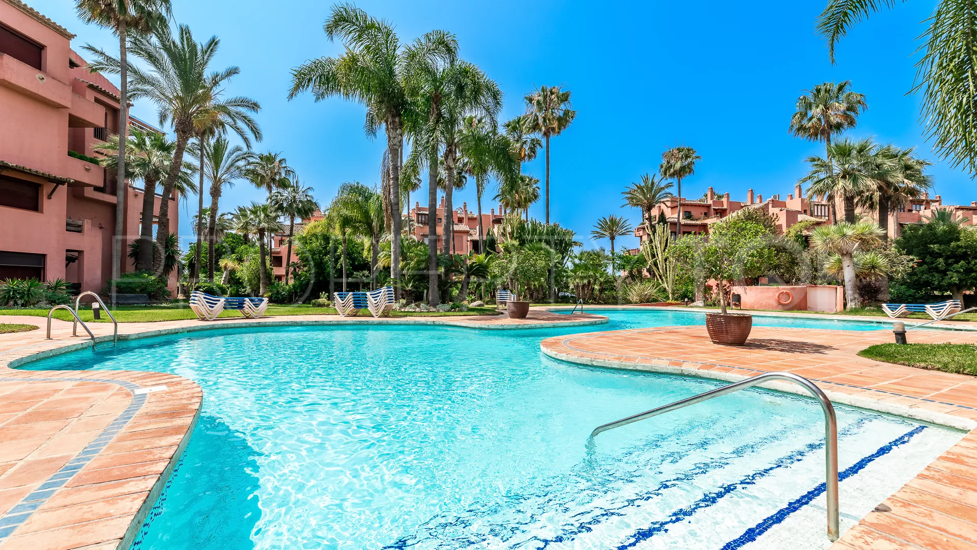Penthouse for sale in Marbella East with 2 bedrooms