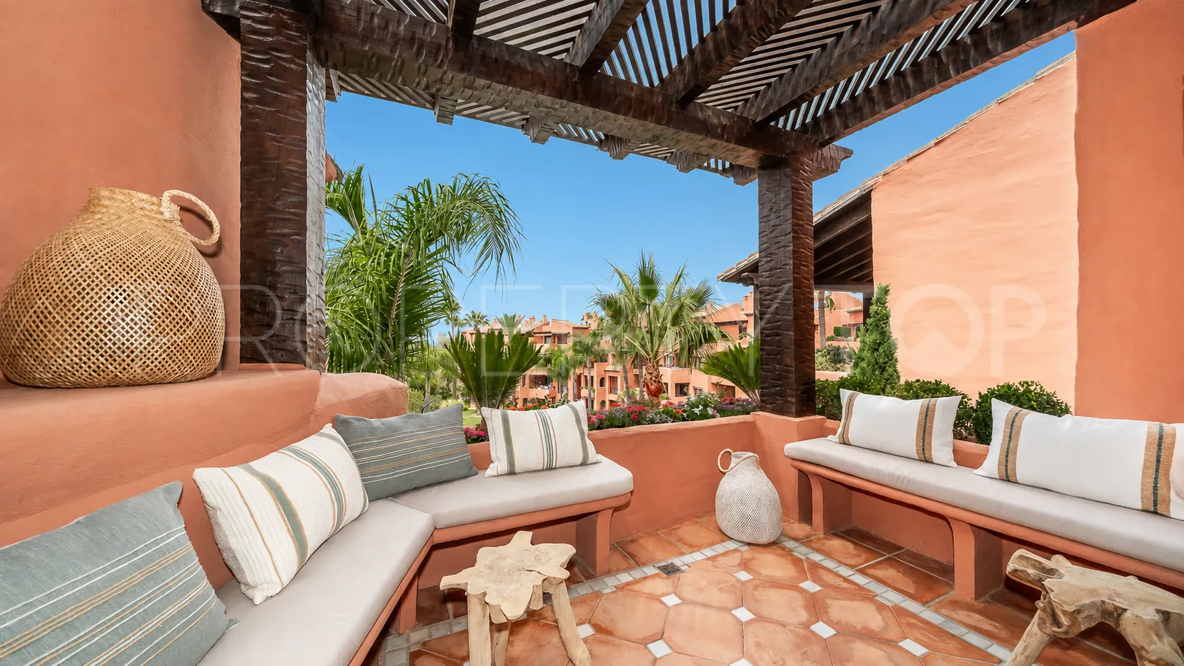 Penthouse for sale in Marbella East with 2 bedrooms