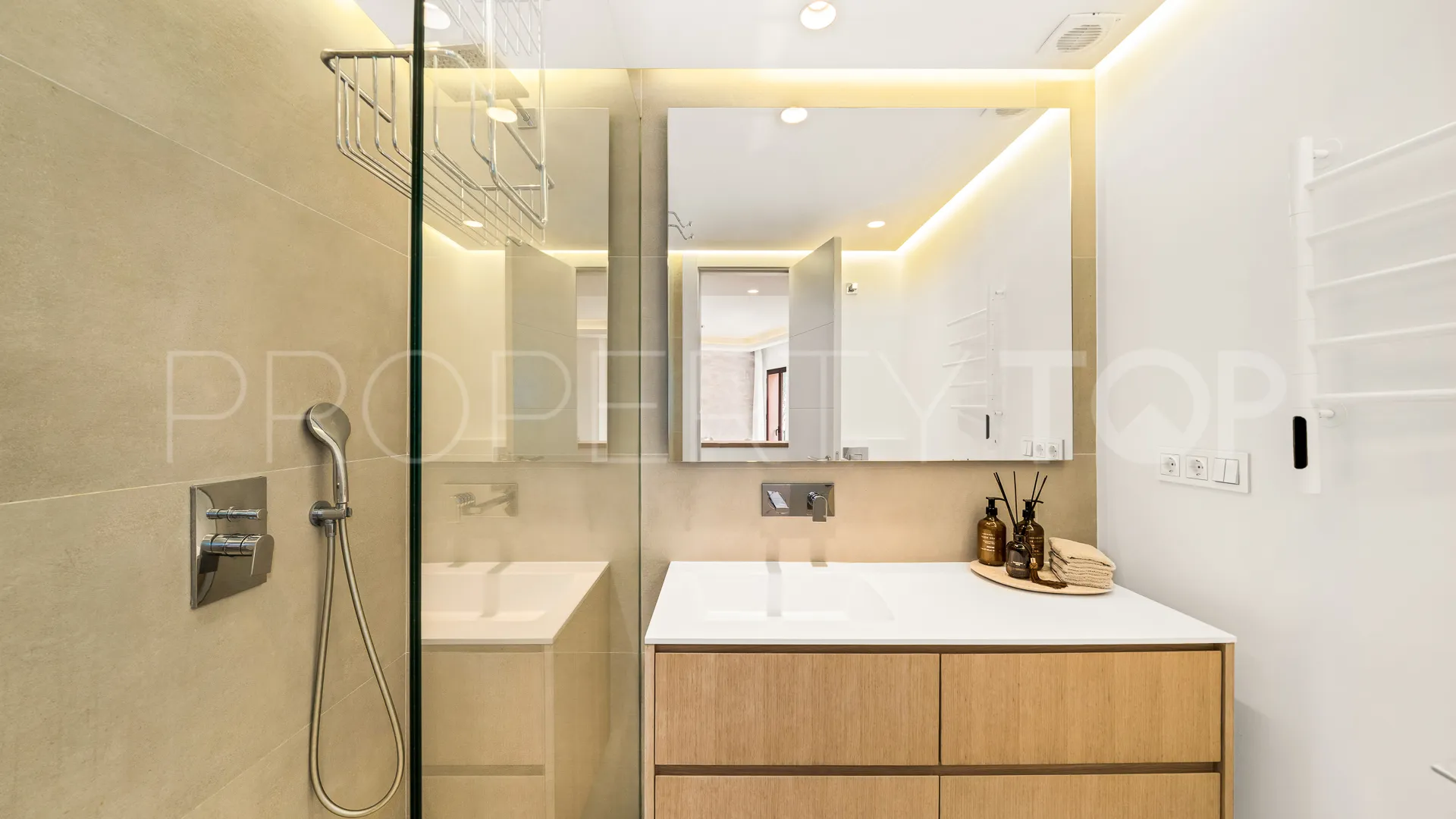 Penthouse for sale in Marbella East with 2 bedrooms