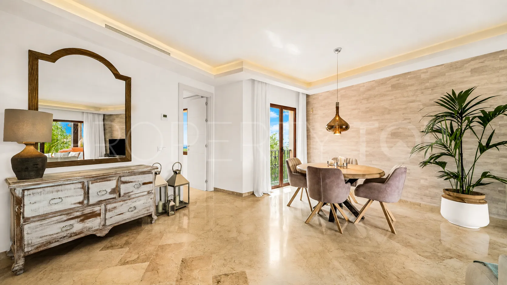 Penthouse for sale in Marbella East with 2 bedrooms
