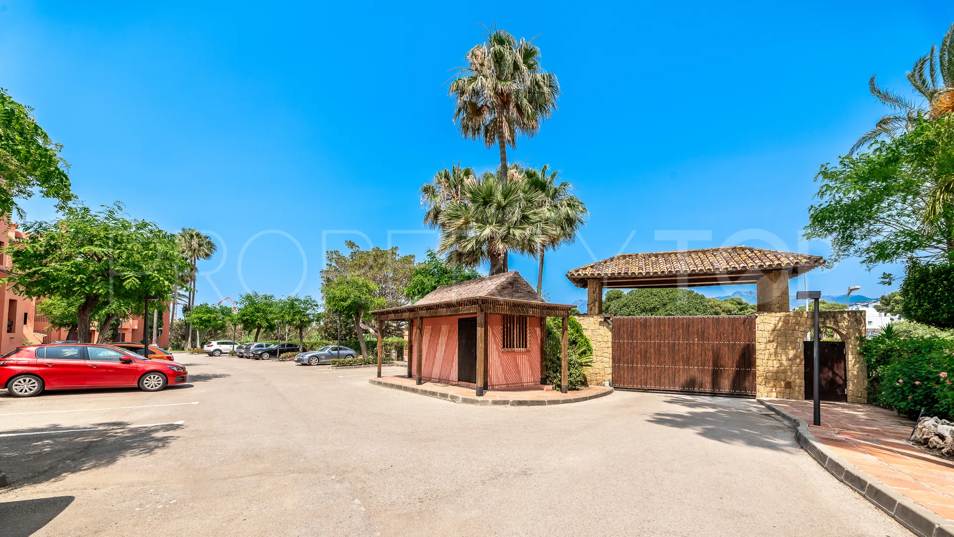 Penthouse for sale in Marbella East with 2 bedrooms
