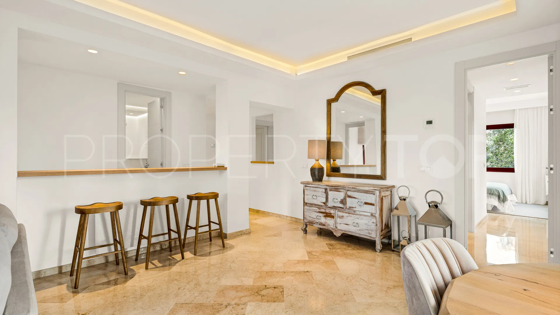 Penthouse for sale in Marbella East with 2 bedrooms