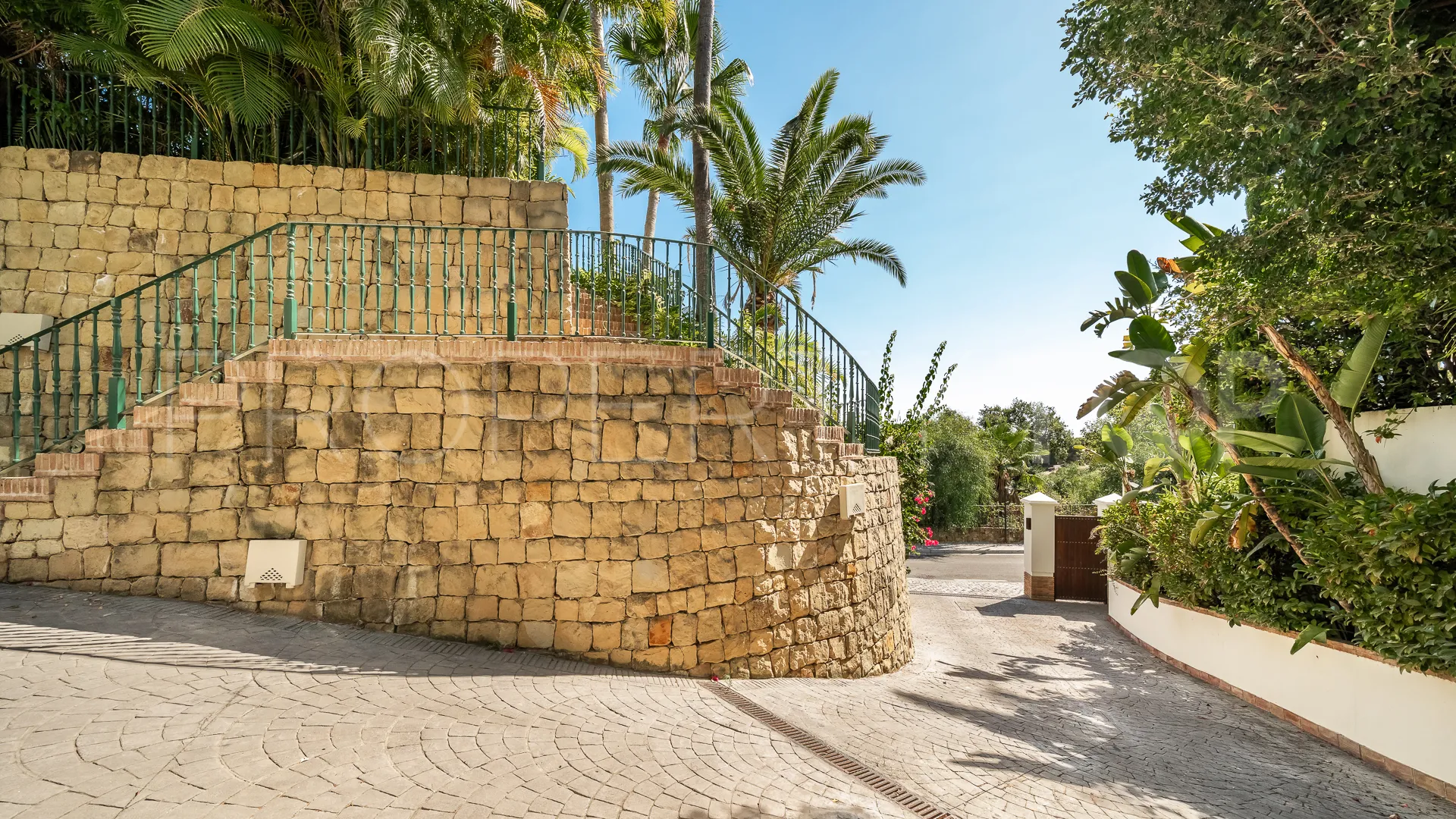 Se vende villa con 5 dormitorios en Cascada de Camojan