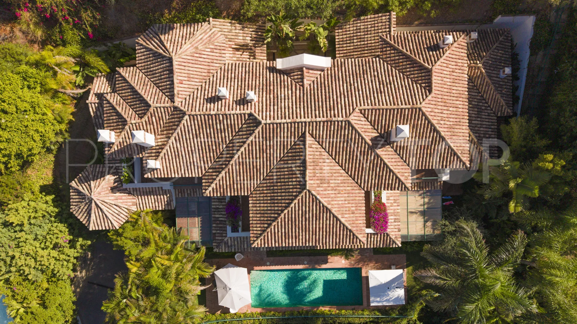 Se vende villa con 5 dormitorios en Cascada de Camojan