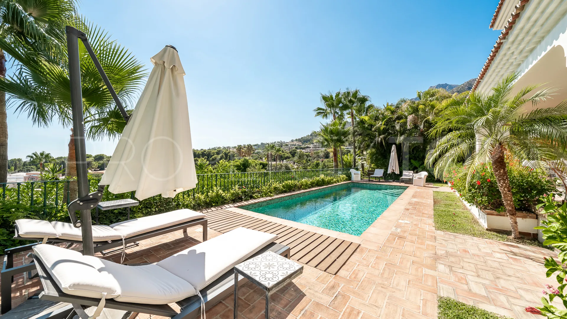 Se vende villa con 5 dormitorios en Cascada de Camojan