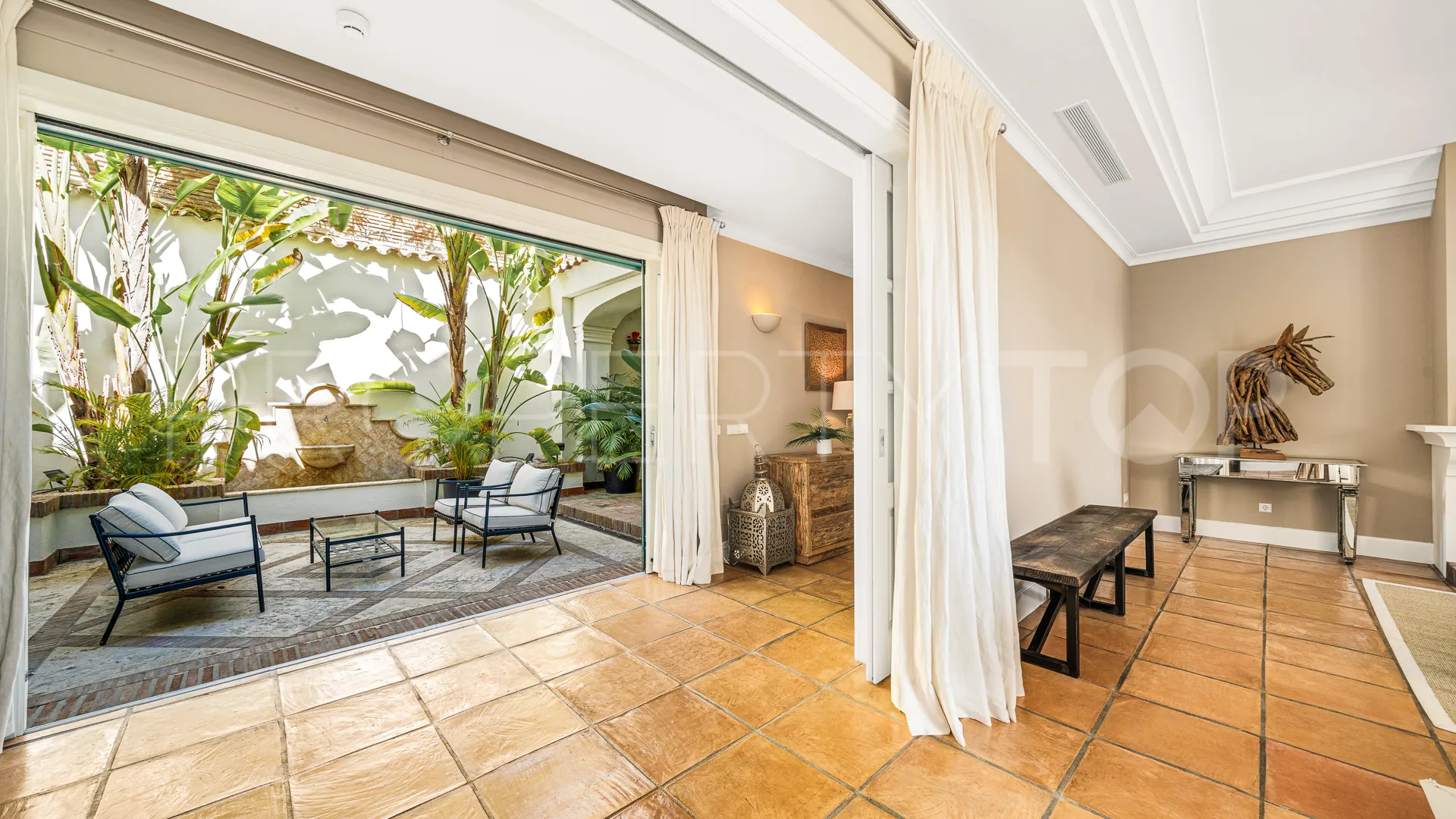 Se vende villa con 5 dormitorios en Cascada de Camojan