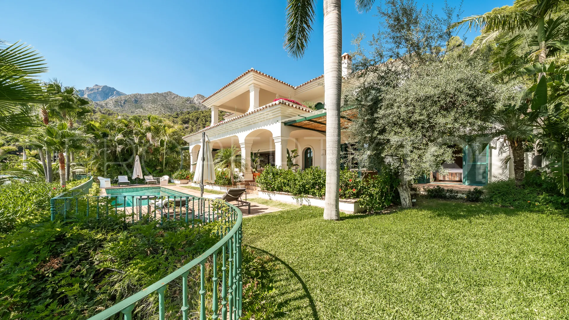 Se vende villa con 5 dormitorios en Cascada de Camojan