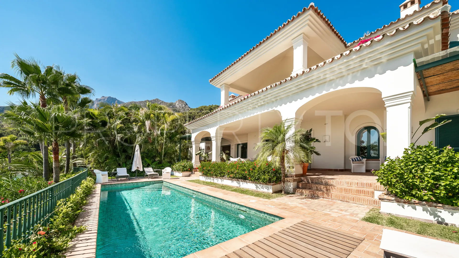 Se vende villa con 5 dormitorios en Cascada de Camojan