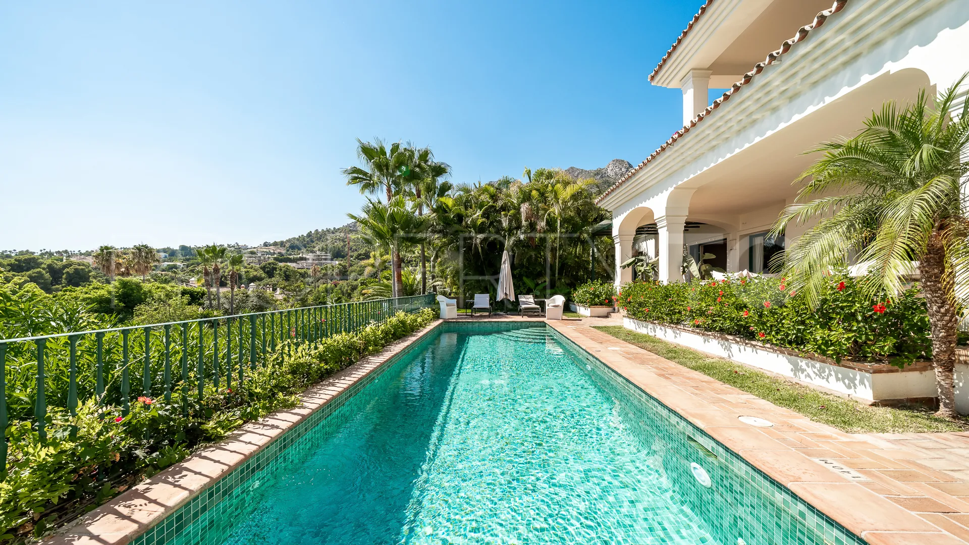 Se vende villa con 5 dormitorios en Cascada de Camojan