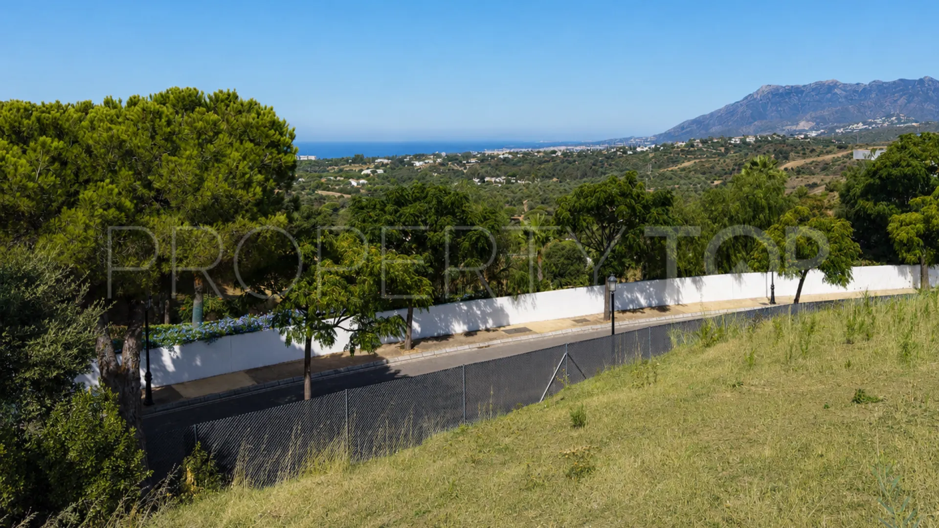 Villa a la venta en Elviria