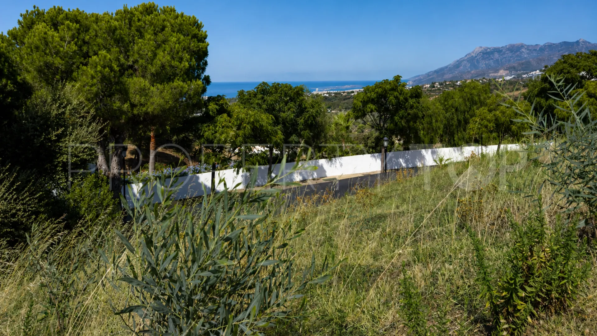 Villa a la venta en Elviria