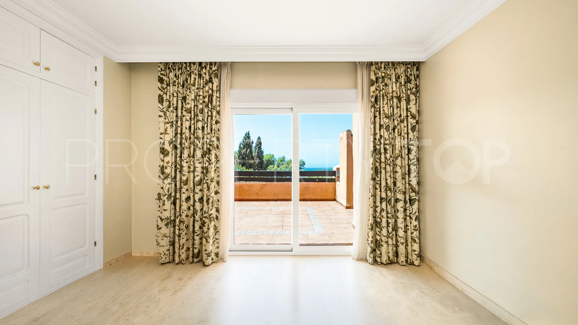 For sale penthouse in Golden Mile with 3 bedrooms