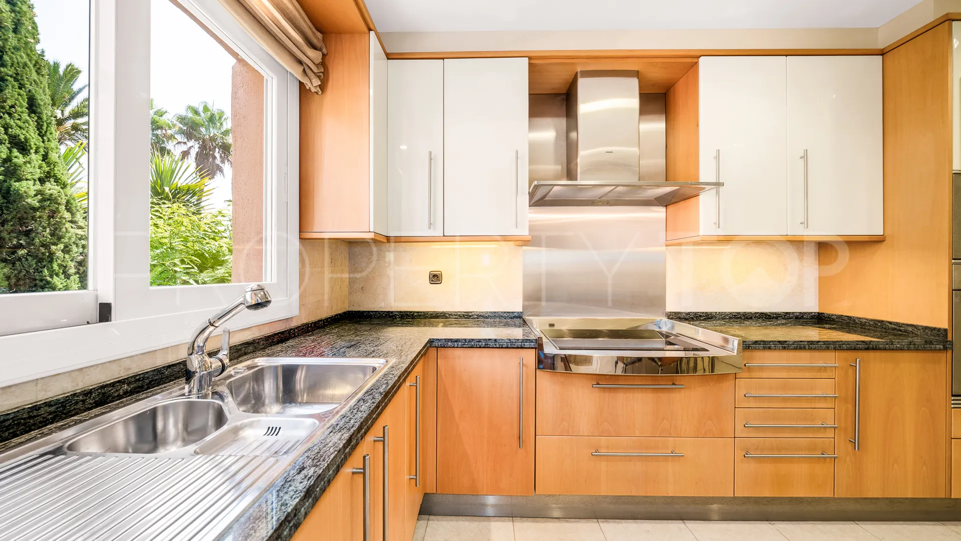 For sale penthouse in Golden Mile with 3 bedrooms