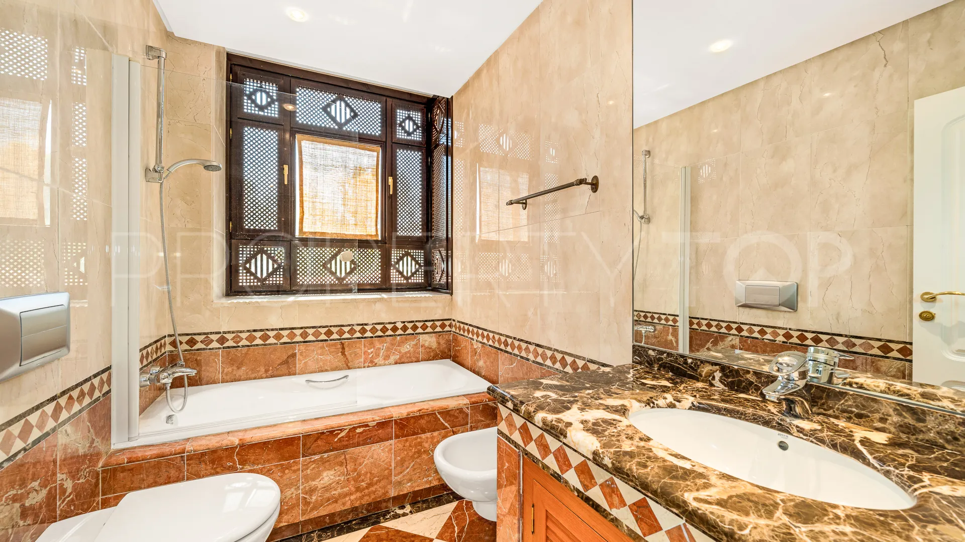For sale penthouse in Golden Mile with 3 bedrooms