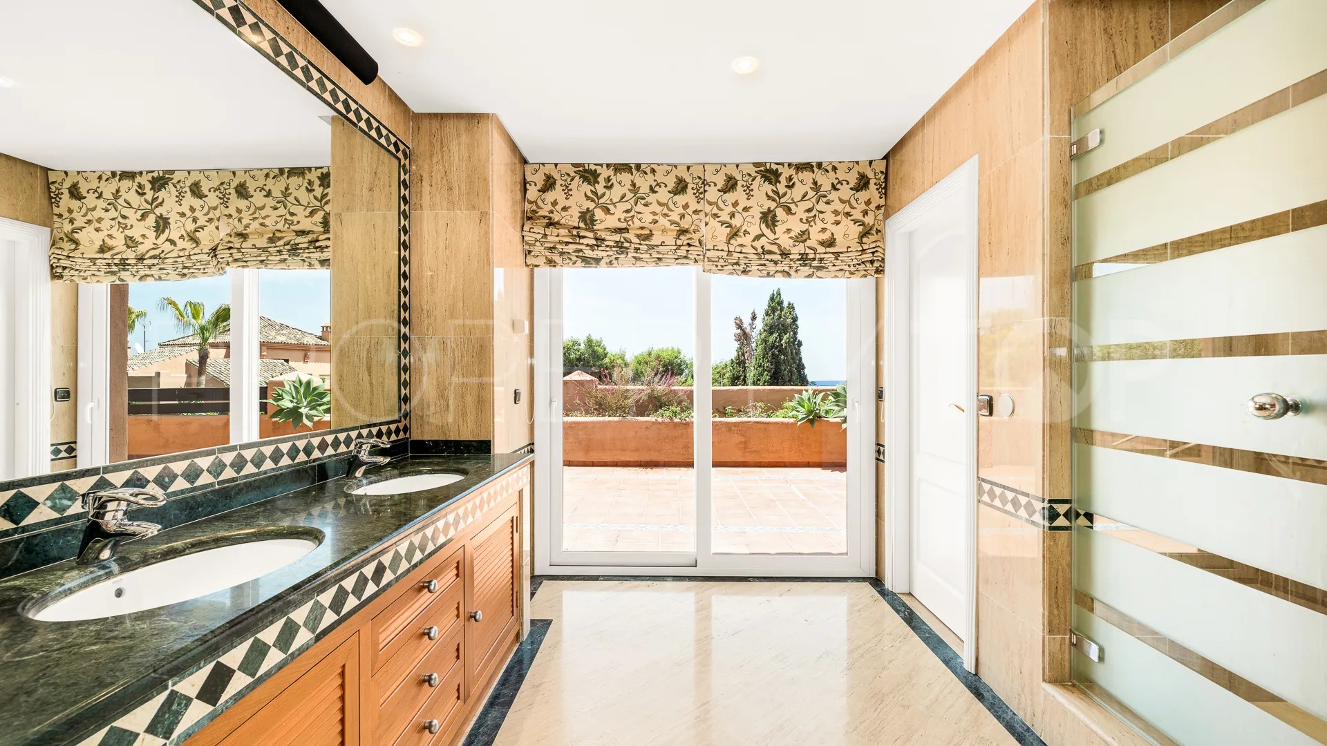 For sale penthouse in Golden Mile with 3 bedrooms