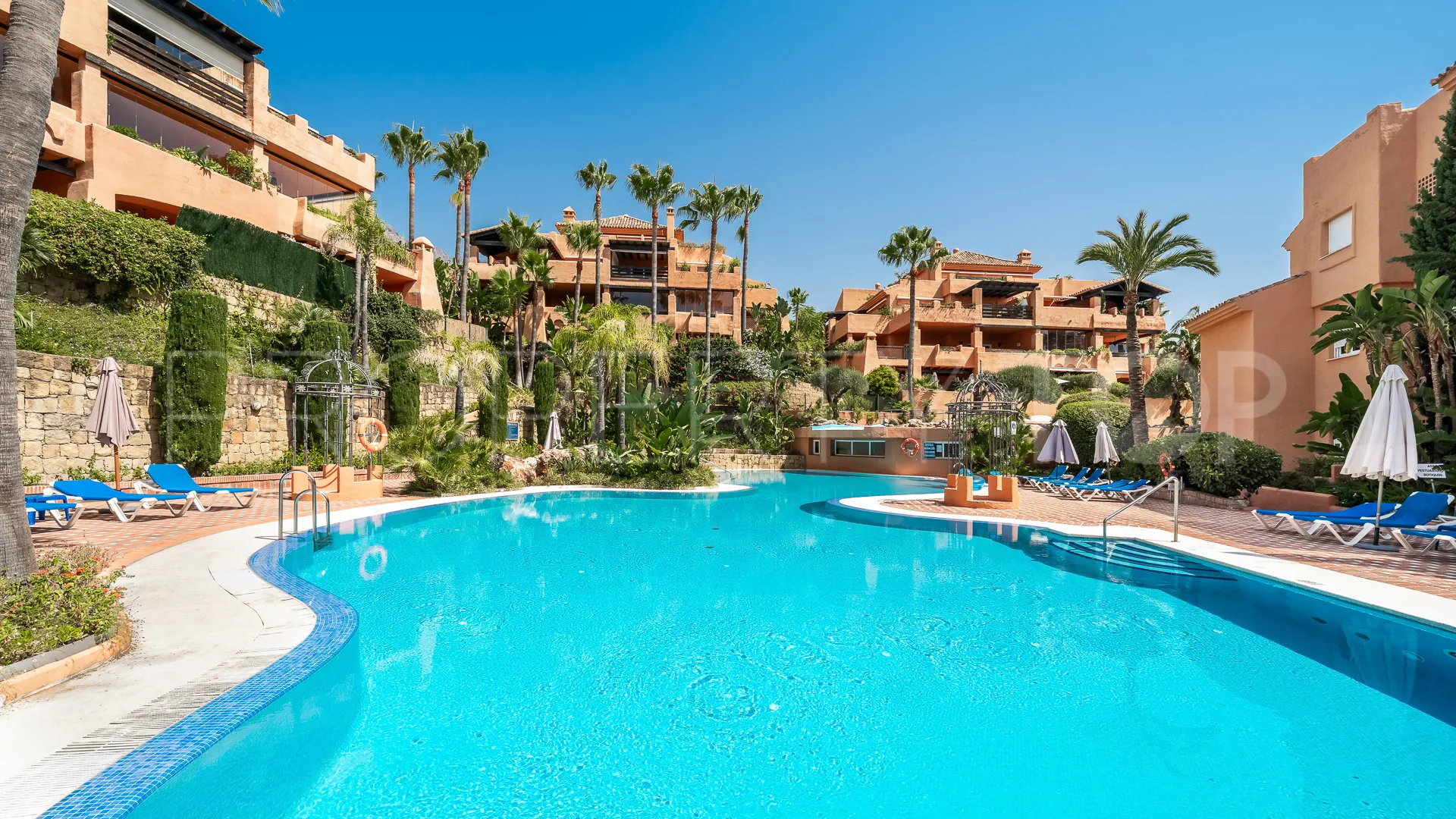 For sale penthouse in Golden Mile with 3 bedrooms