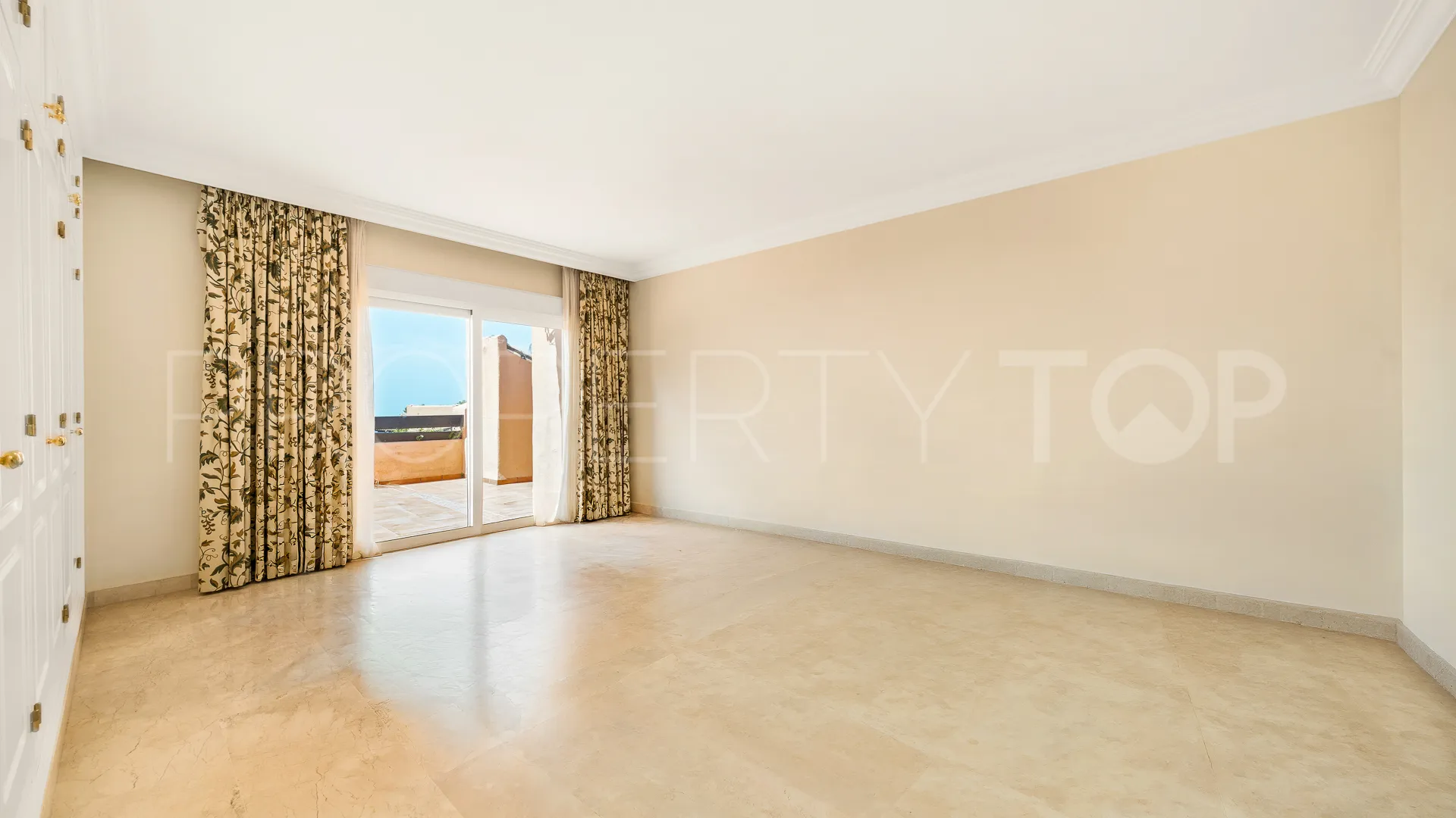 For sale penthouse in Golden Mile with 3 bedrooms