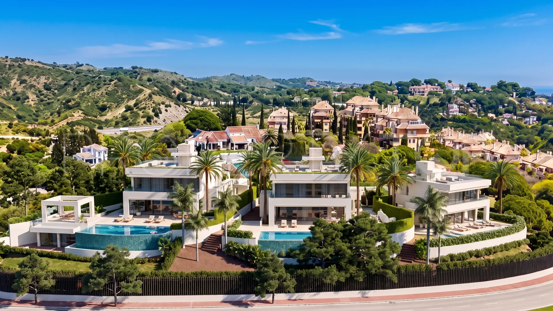 Villa de 5 dormitorios en venta en Elviria