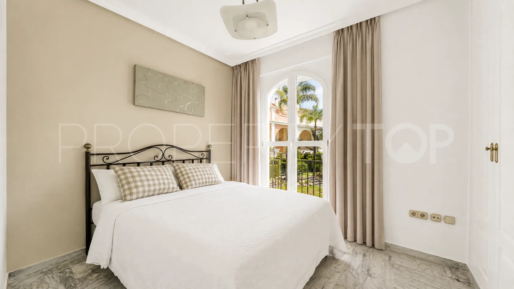 Buy town house in Bahia de Marbella