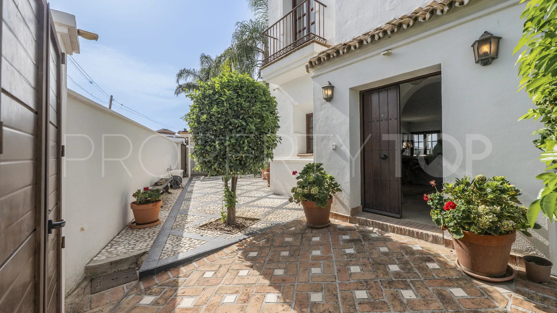 Villa for sale in San Pedro Playa with 5 bedrooms