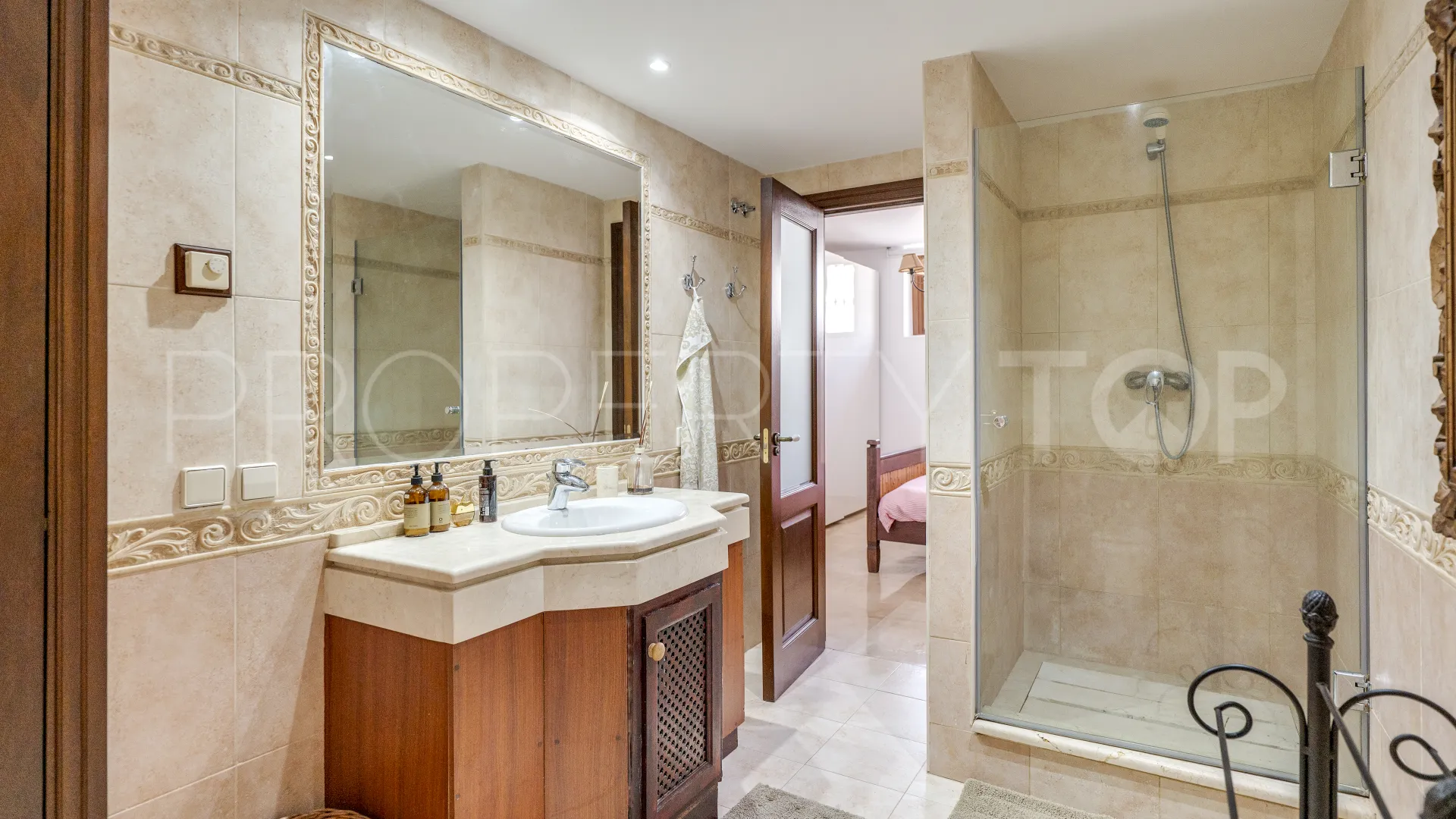 Villa for sale in San Pedro Playa with 5 bedrooms