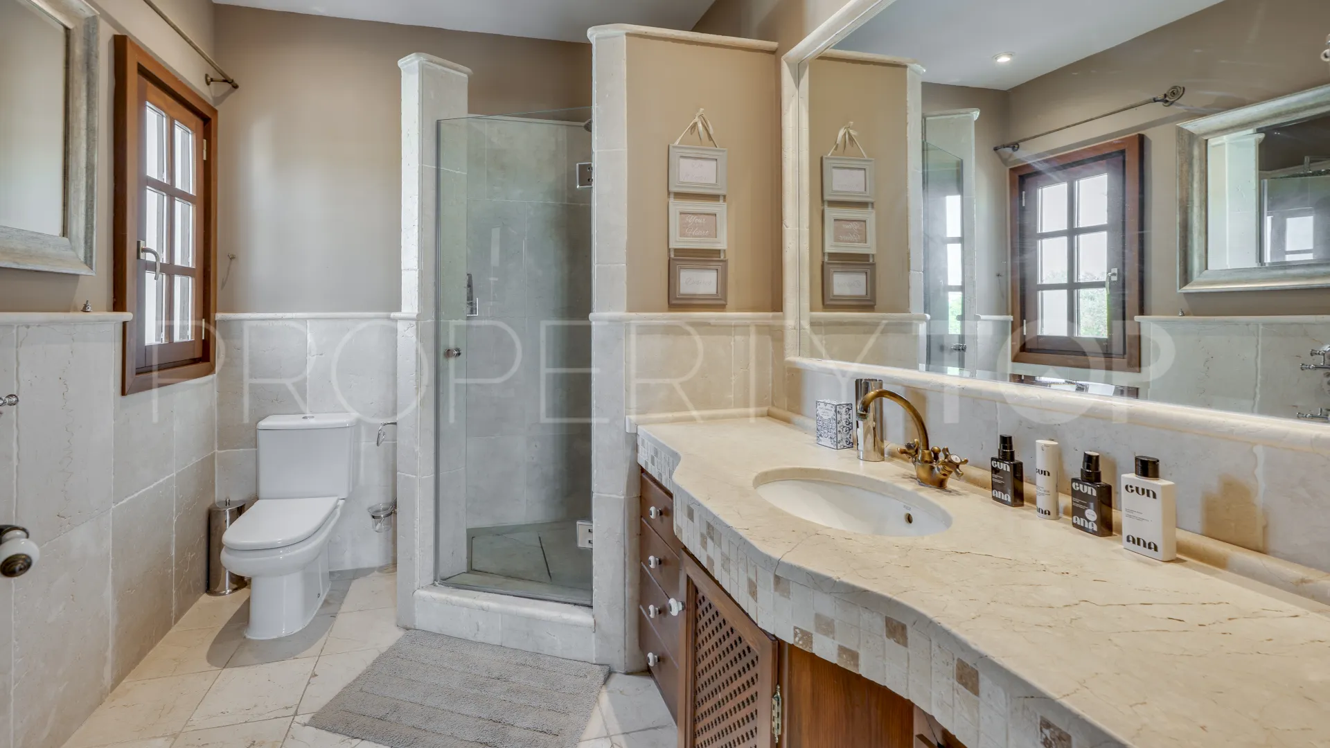 Villa for sale in San Pedro Playa with 5 bedrooms