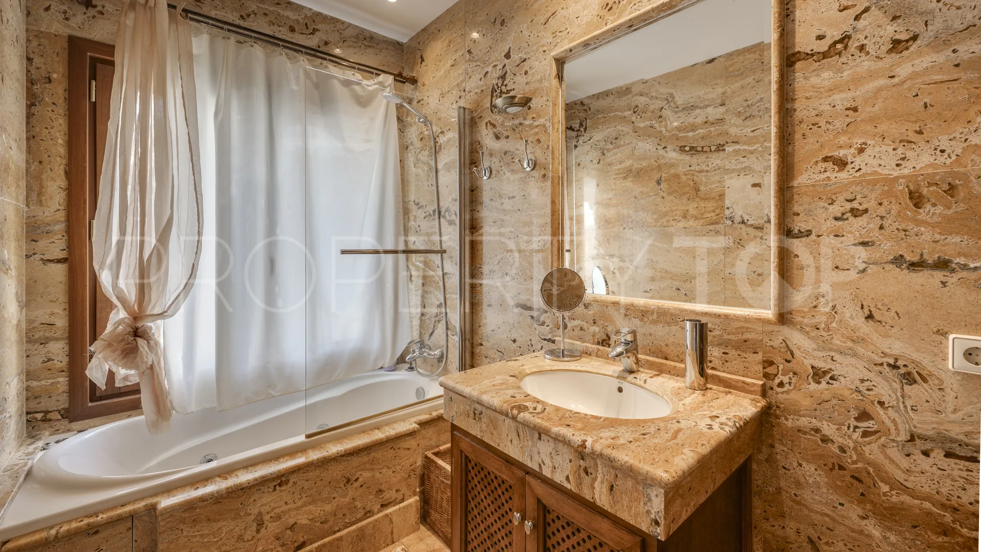 Villa for sale in San Pedro Playa with 5 bedrooms