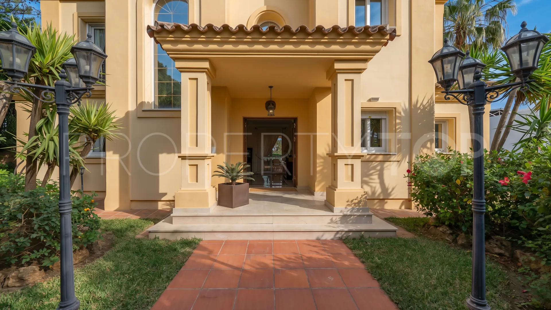 For sale Elviria villa