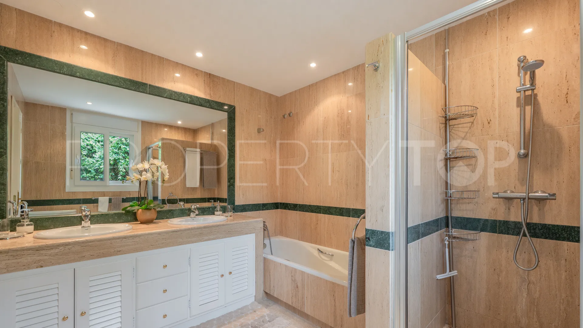For sale Elviria villa