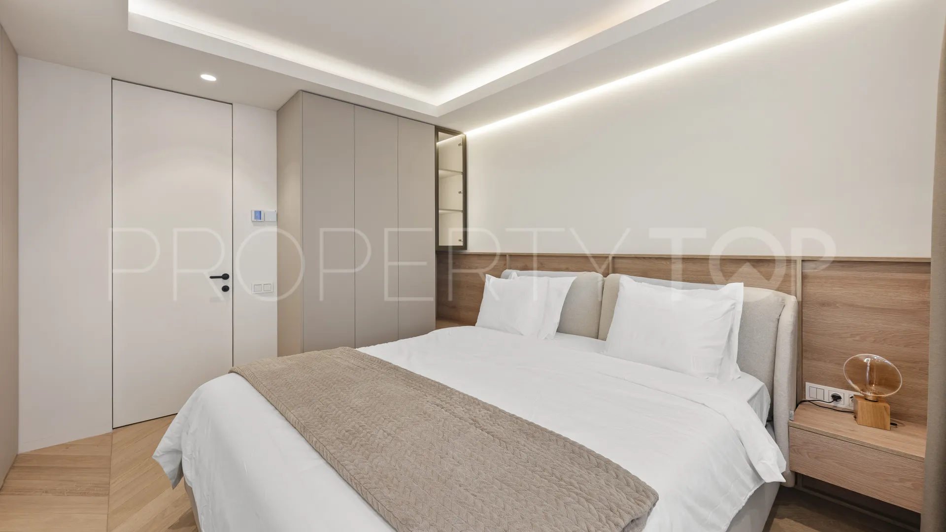 Buy ground floor apartment in Nueva Andalucia