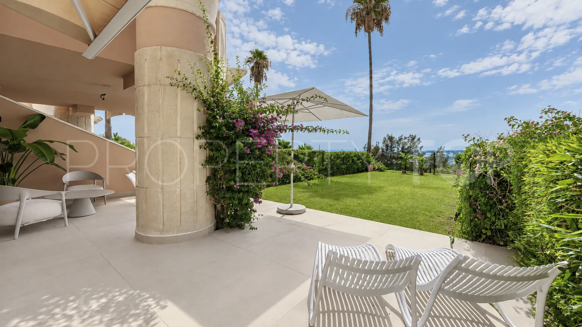 Buy ground floor apartment in Nueva Andalucia