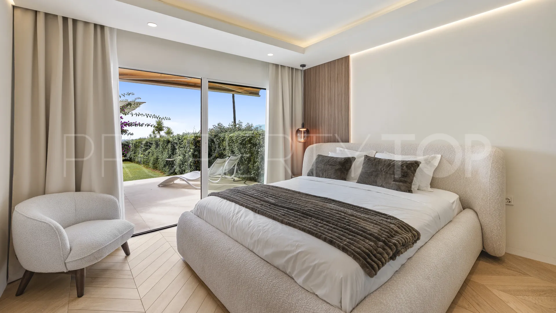 Buy ground floor apartment in Nueva Andalucia