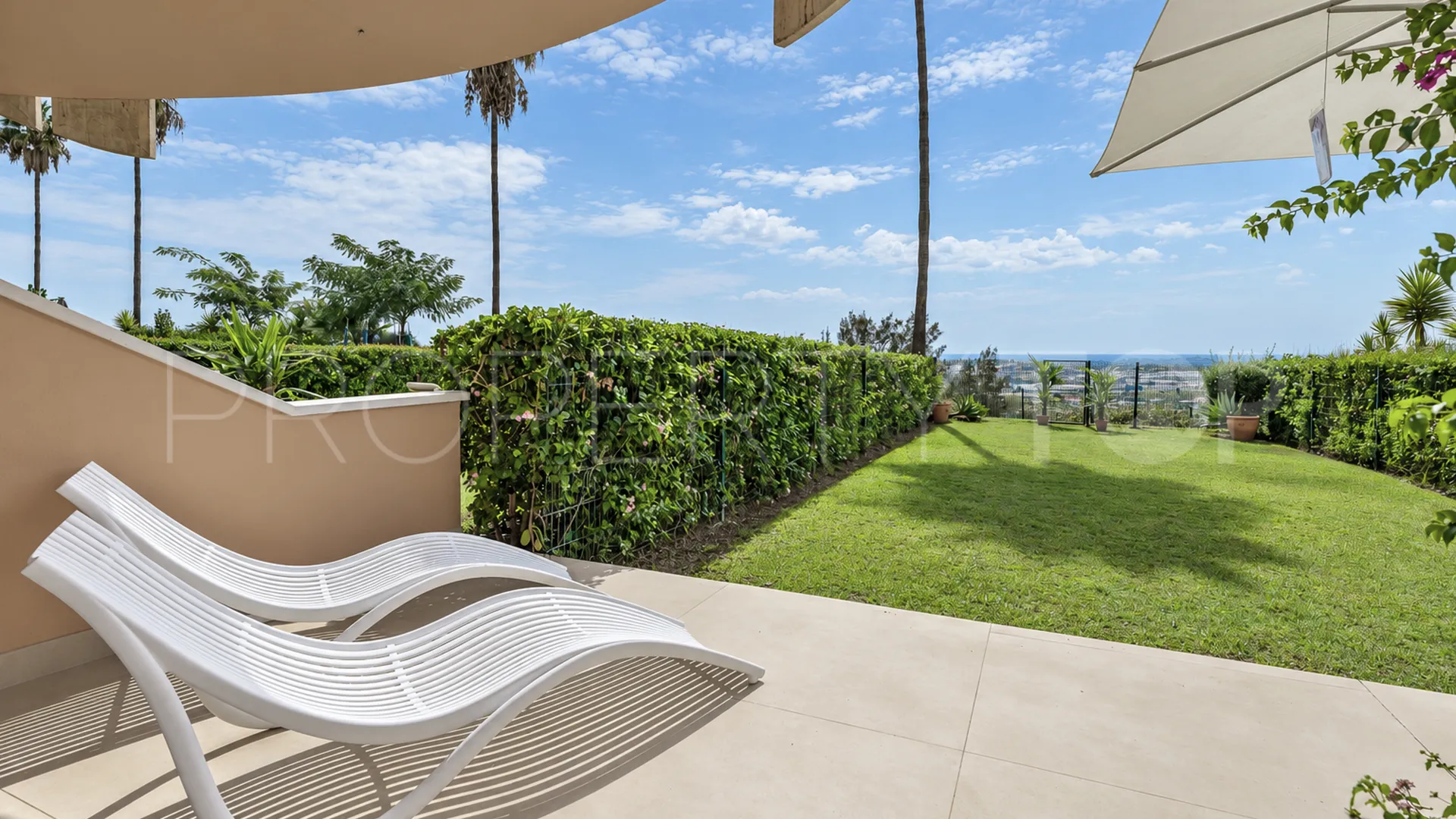 Buy ground floor apartment in Nueva Andalucia