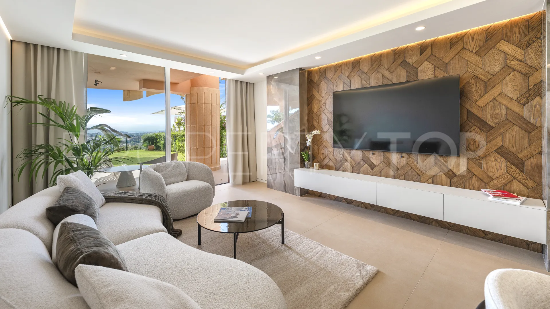 Buy ground floor apartment in Nueva Andalucia