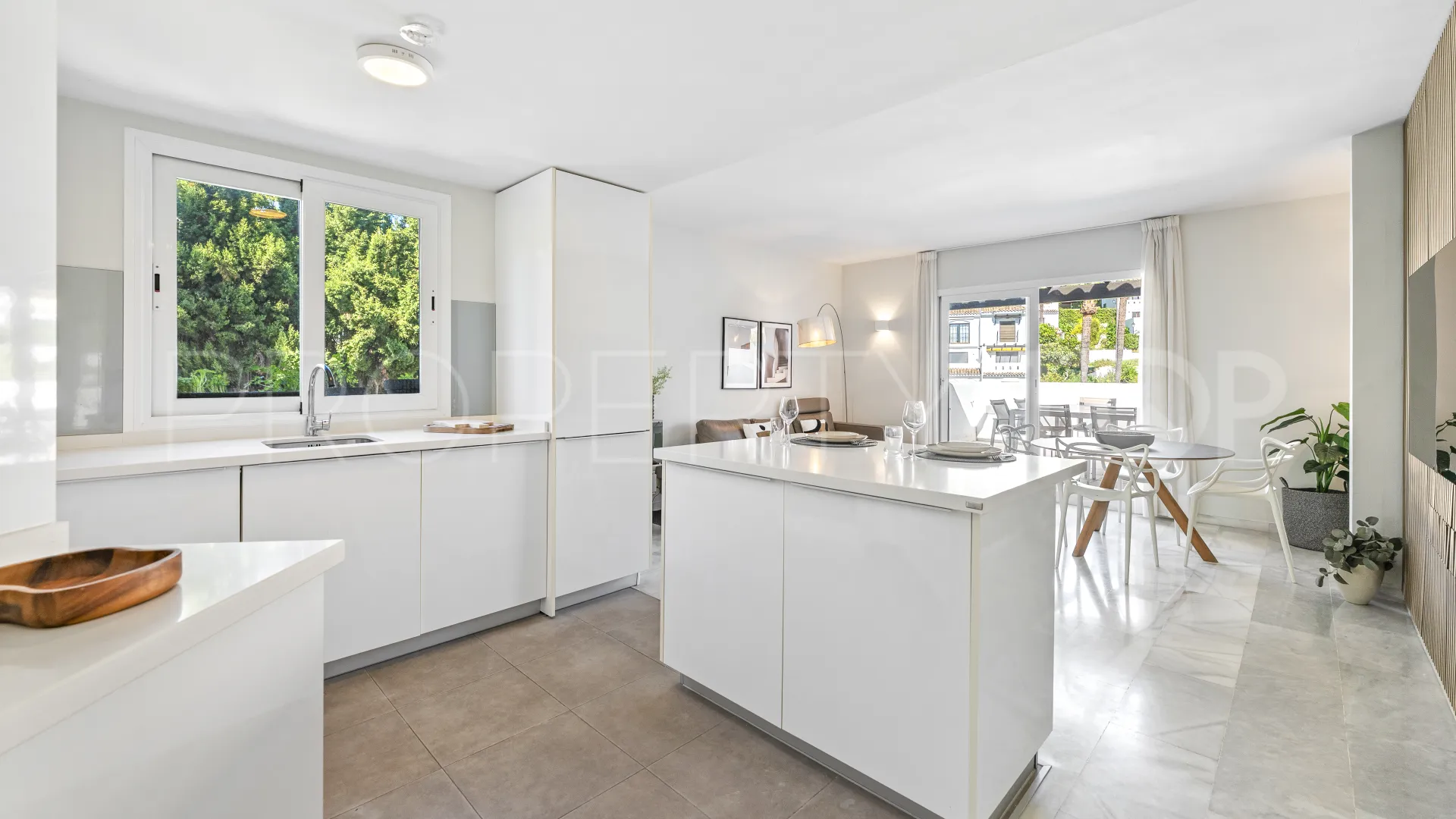 Nueva Andalucia, Ático con 2 dormitorios en venta