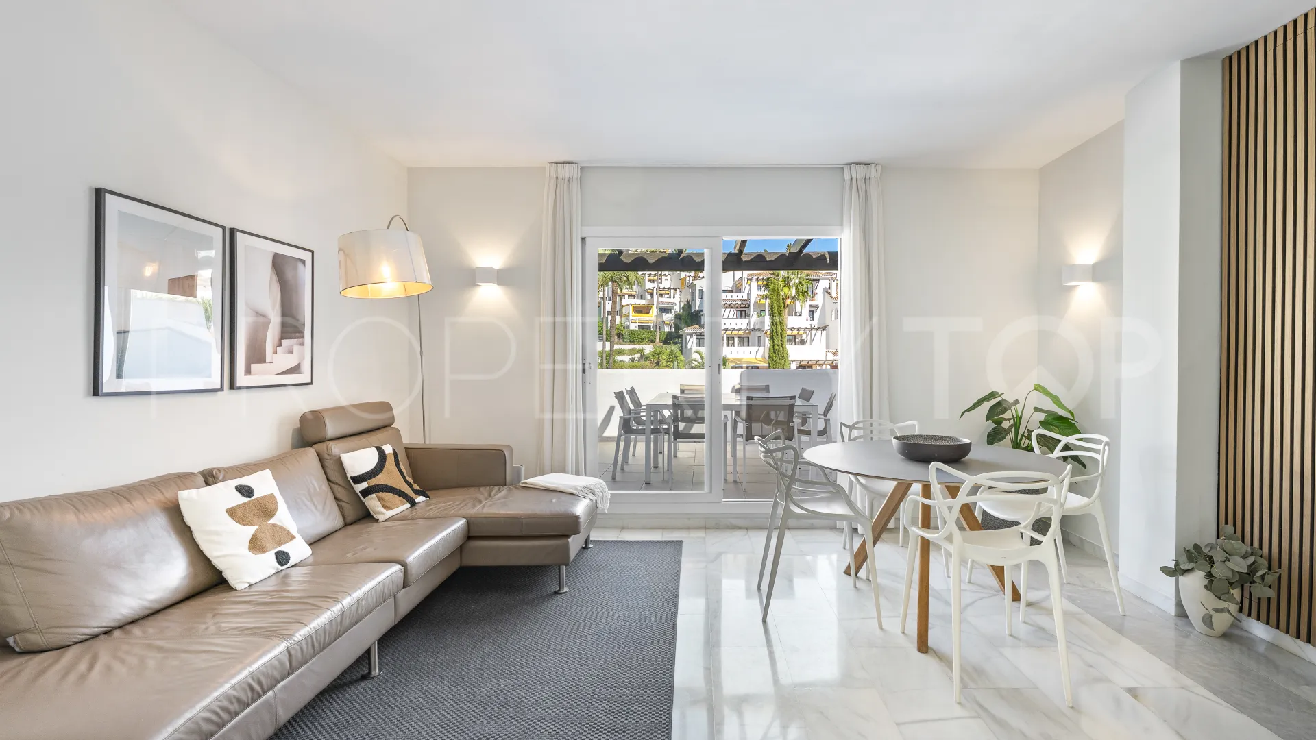 Nueva Andalucia, Ático con 2 dormitorios en venta