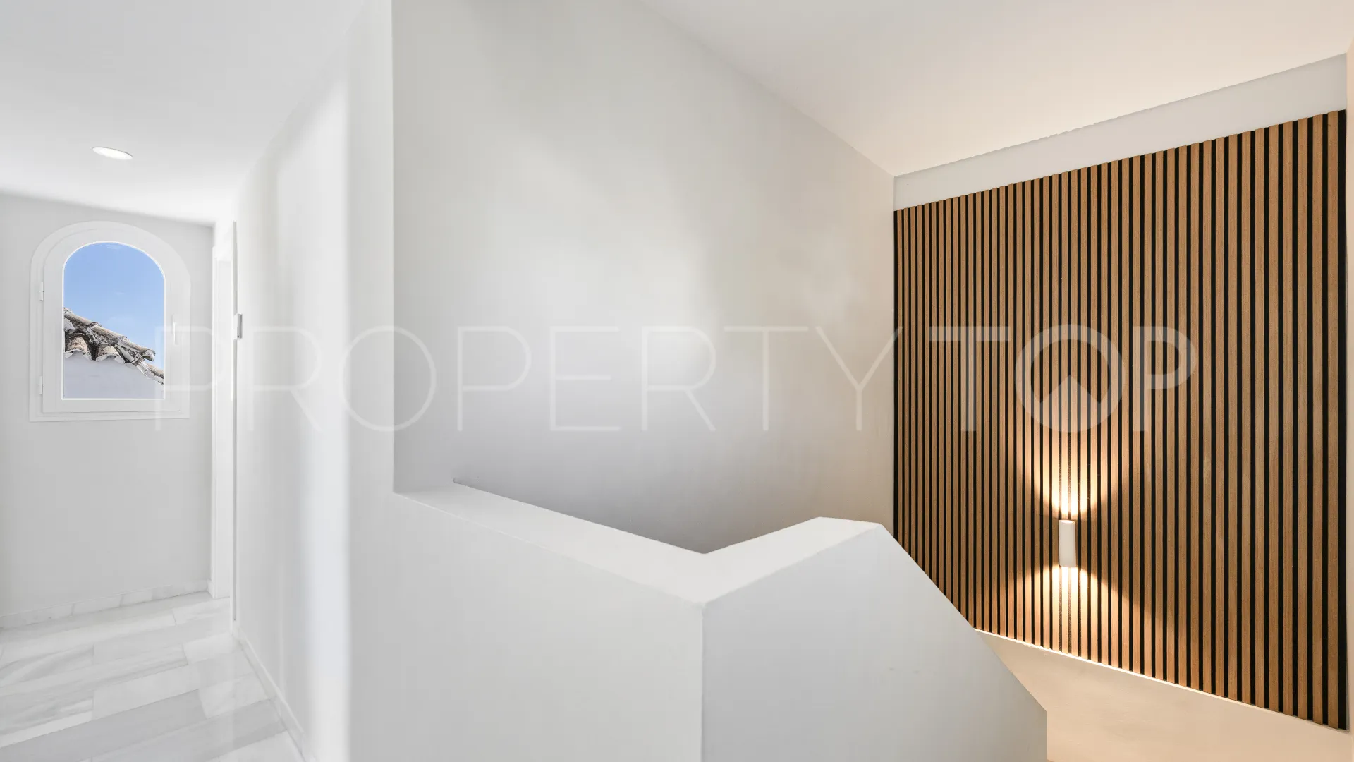 Nueva Andalucia, Ático con 2 dormitorios en venta