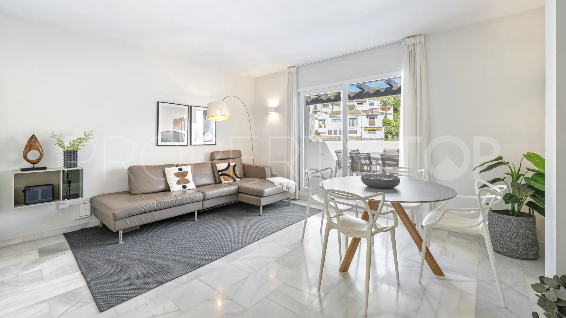 Nueva Andalucia, Ático con 2 dormitorios en venta
