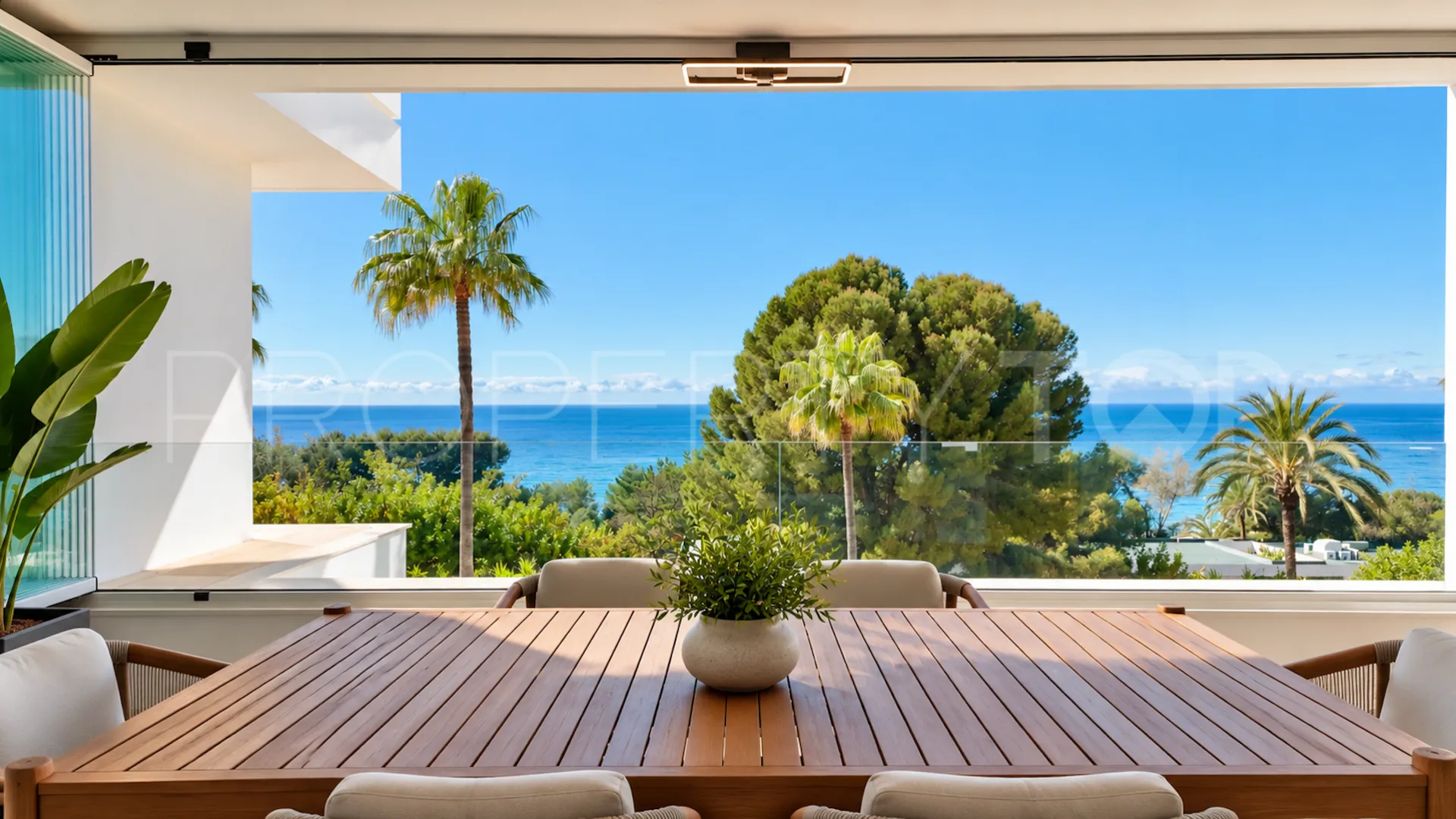 Apartment for sale in Rio Real with 4 bedrooms